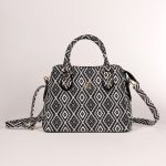 Kadın Uzun Askılı 3 Bölmeli Gold Aksesuarlı Omuz Ve El Çantası Kilim Desen